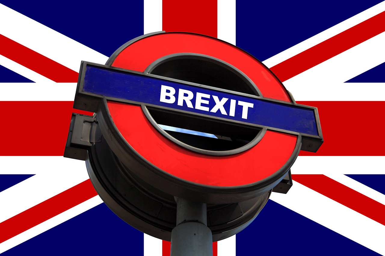 英拉最新报道，泰国政治与经济新动态聚焦